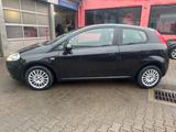 Fiat Grande Punto 1.4 8V Dynamic.Klima.hu neu.8Fachbe - schwarze Fiat Grande Punto
