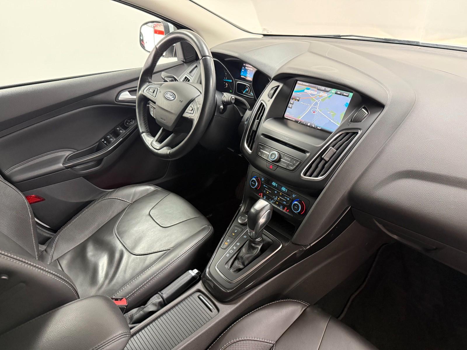 Ford Focus 2015 — photo 10