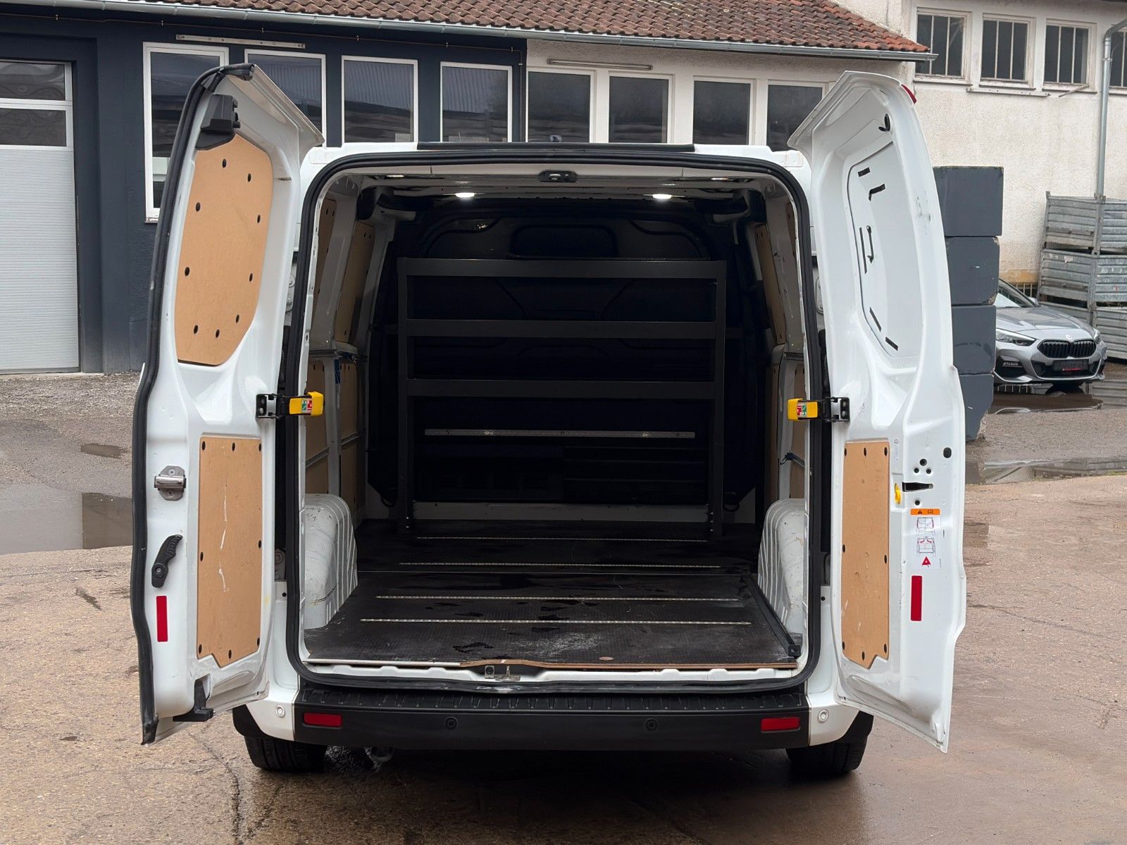 Fahrzeugabbildung Ford Transit Custom 300 L2 H1 Trend Navi Kamera Temp.