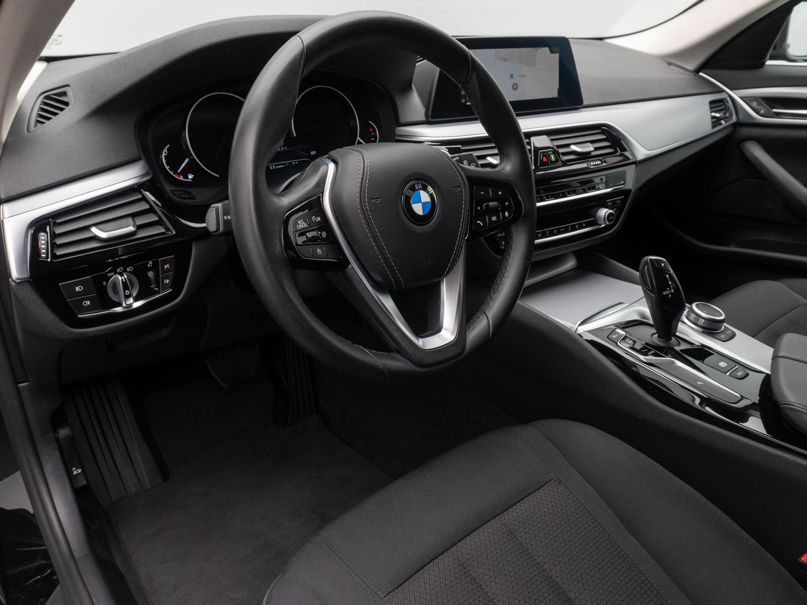 Fahrzeugabbildung BMW 520i Alarm Kamera CockpitPlus ParkAs Geschwindig