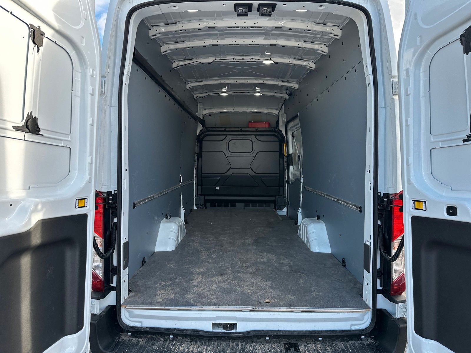 Fahrzeugabbildung Ford Transit Kasten 350 L4 Trend, TECHNOLOGIE-PAKET