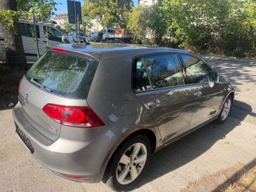 Volkswagen Golf - 6