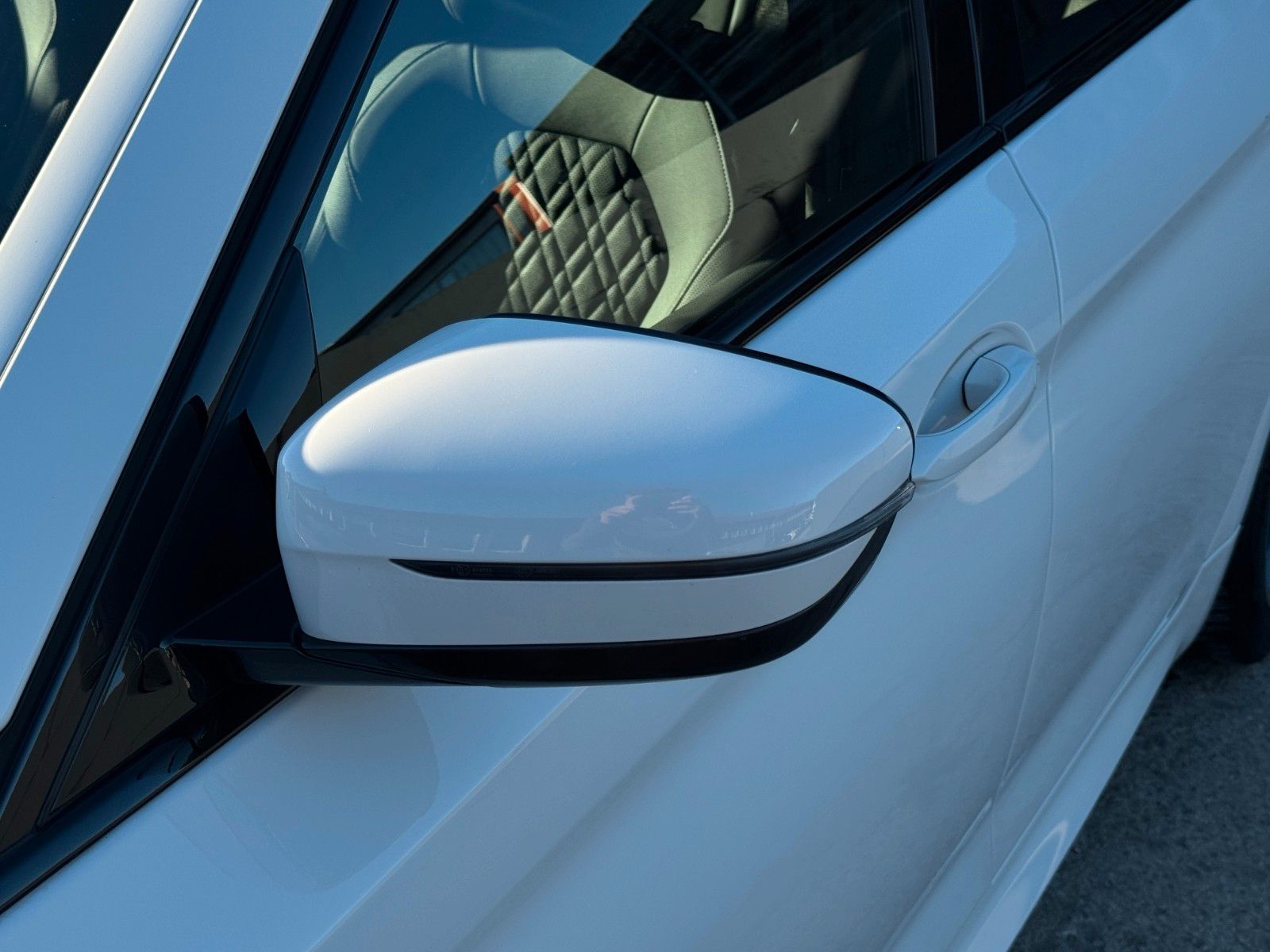 Fahrzeugabbildung BMW 530d Touring M Sport Shad HuD H&K LHZ SHZ Leder