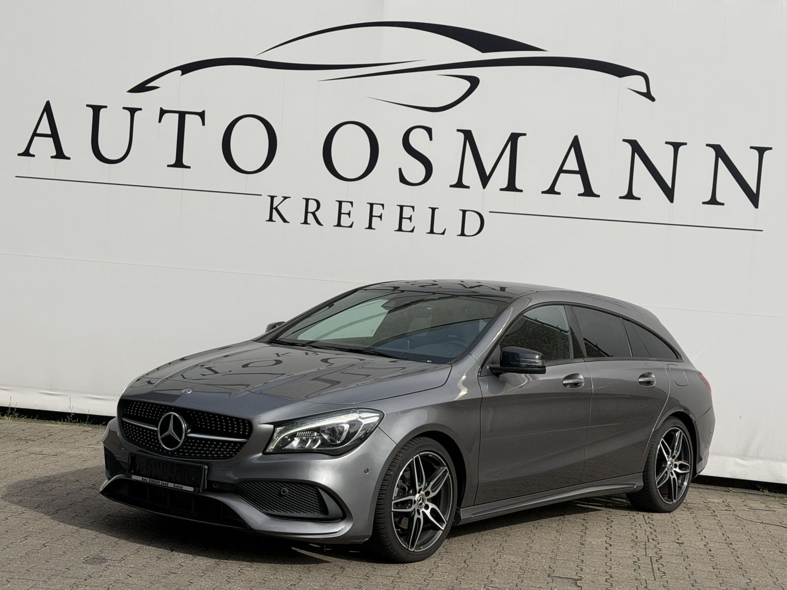 MERCEDES-BENZ CLA 200 Shooting Brake AMG Line / PANORAMA