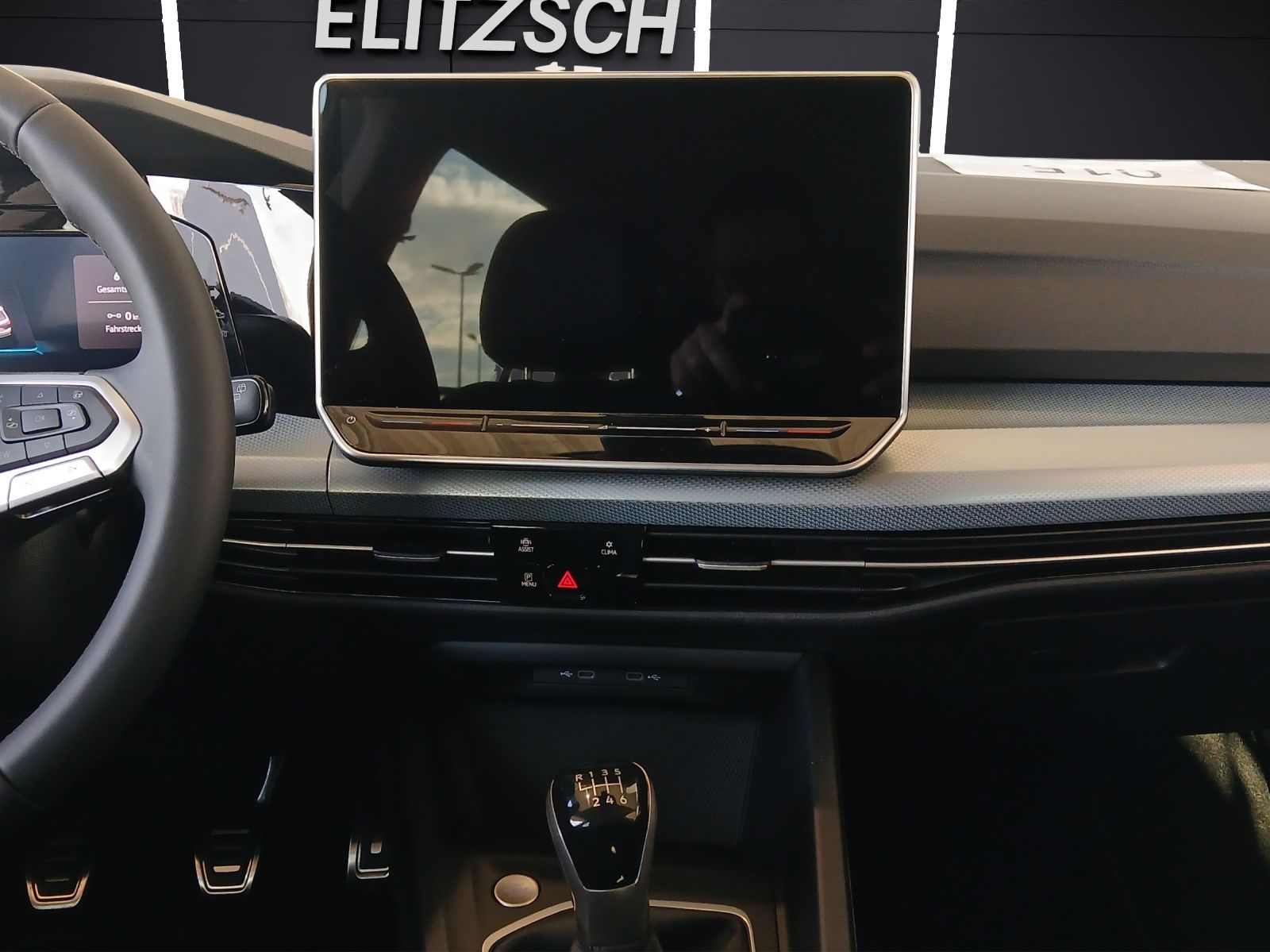 Fahrzeugabbildung Volkswagen Golf VIII Variant TDI Energy LED ACC RFK AHK