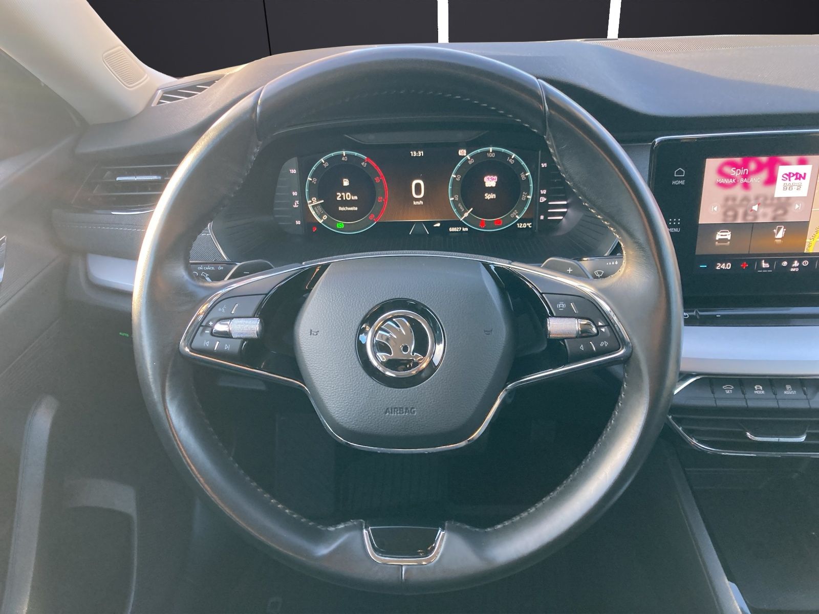 Fahrzeugabbildung SKODA Octavia Combi TDI First-Edition DSG LED Navi PDC