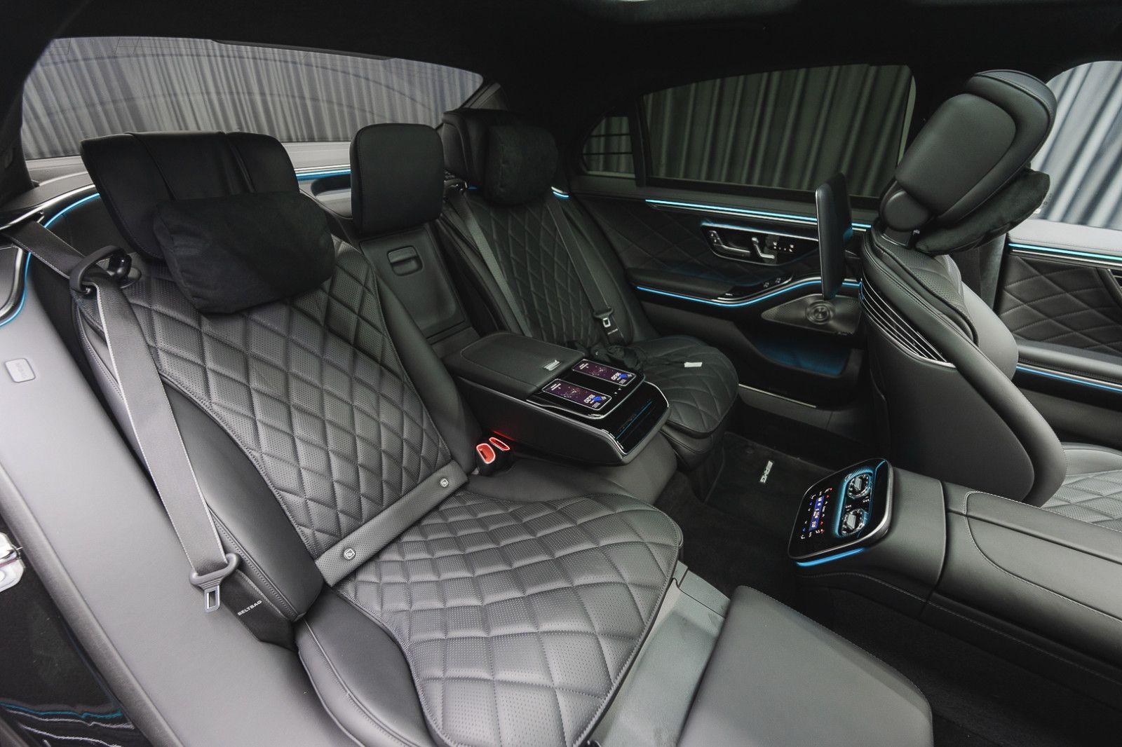 Fahrzeugabbildung Mercedes-Benz S 450 4M Lang MY27 Facelift AMG Plus Fond TV