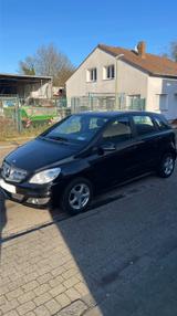 Mercedes-Benz B 160 BlueEFFICIENCY - - gebrauchte Mercedes-Benz B 160 aus dem Jahr 2010