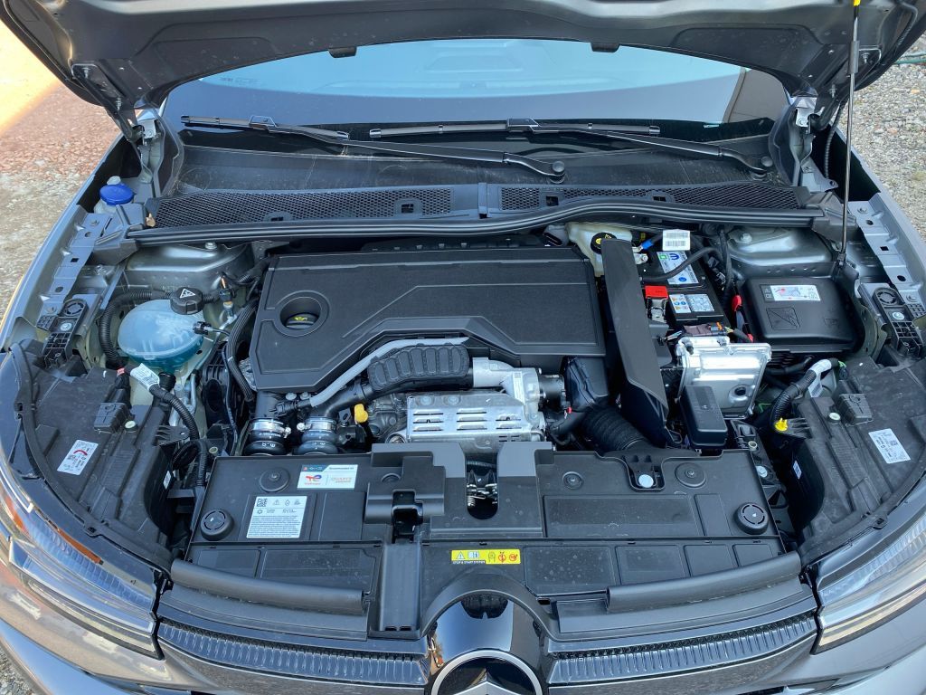 Fahrzeugabbildung Citroën C4 Hybrid 145 Automatik MAX *Winter- u. Techno-P