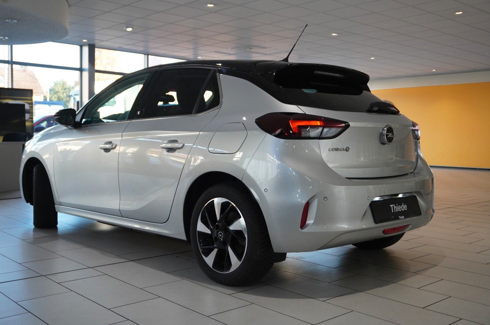 Fahrzeugabbildung Opel Corsa-e ELEGANCE 3-PHASIG NAVI/LED/KAMERA/SH/DAB