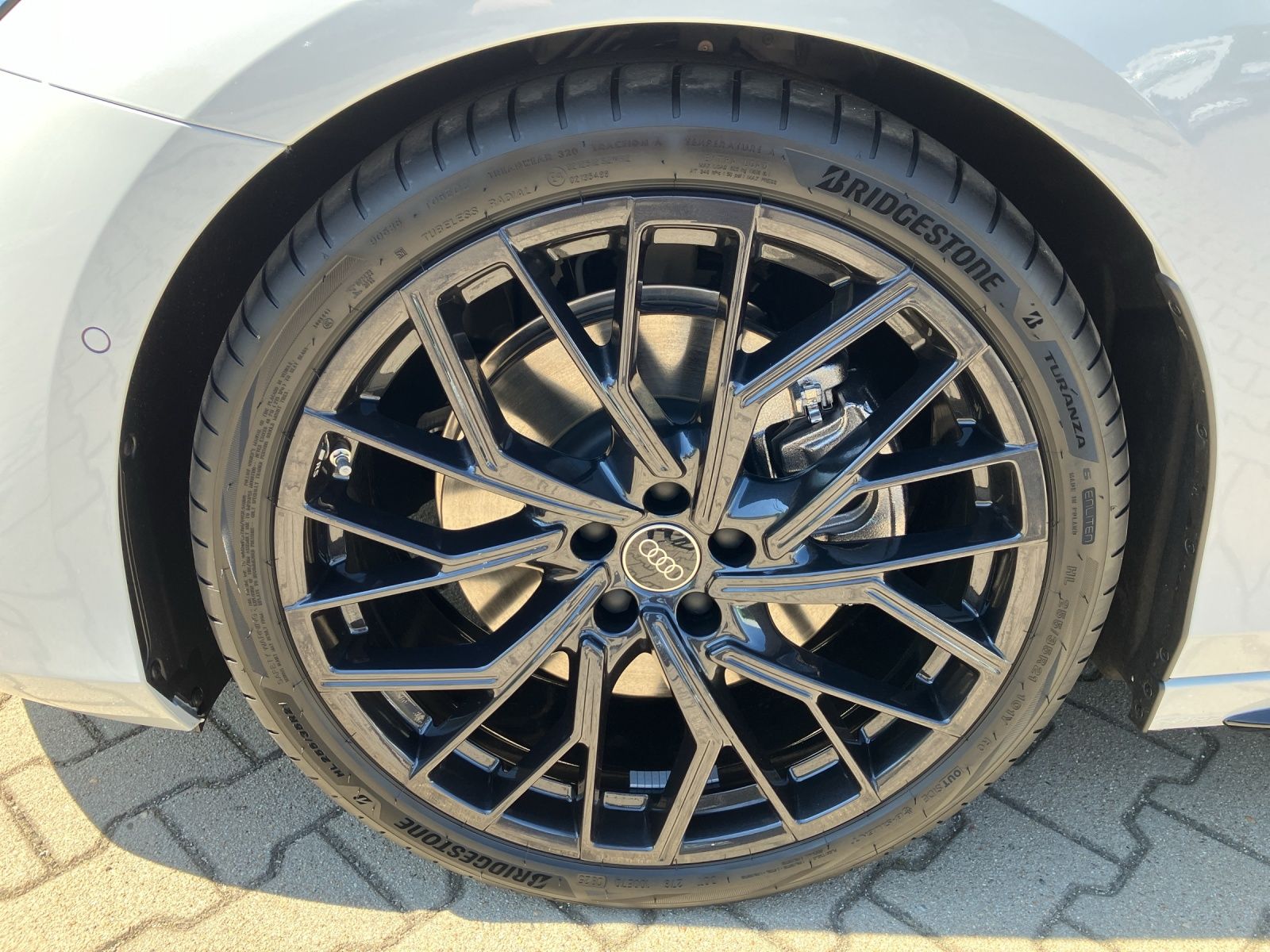 Fahrzeugabbildung Audi A6 Avant TDI 150 kW quattro S tronic Matrix