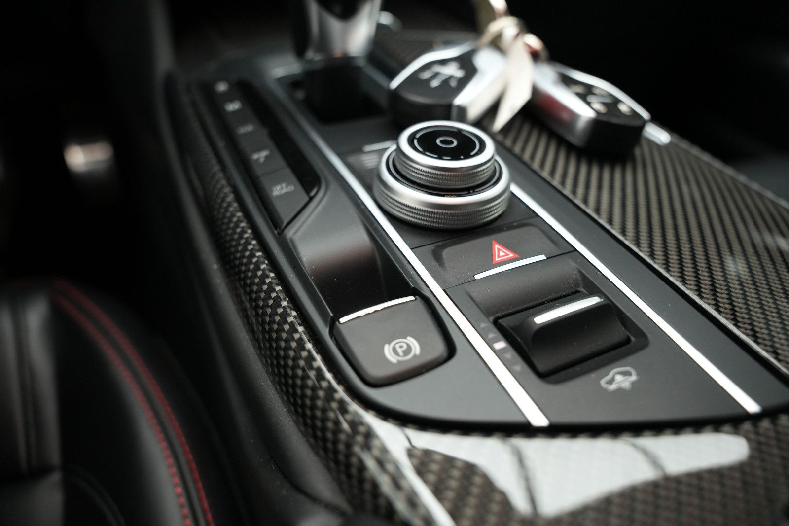 Fahrzeugabbildung Maserati Levante S/CARBON/HARMAN-KARDON/KAMERA/BRD