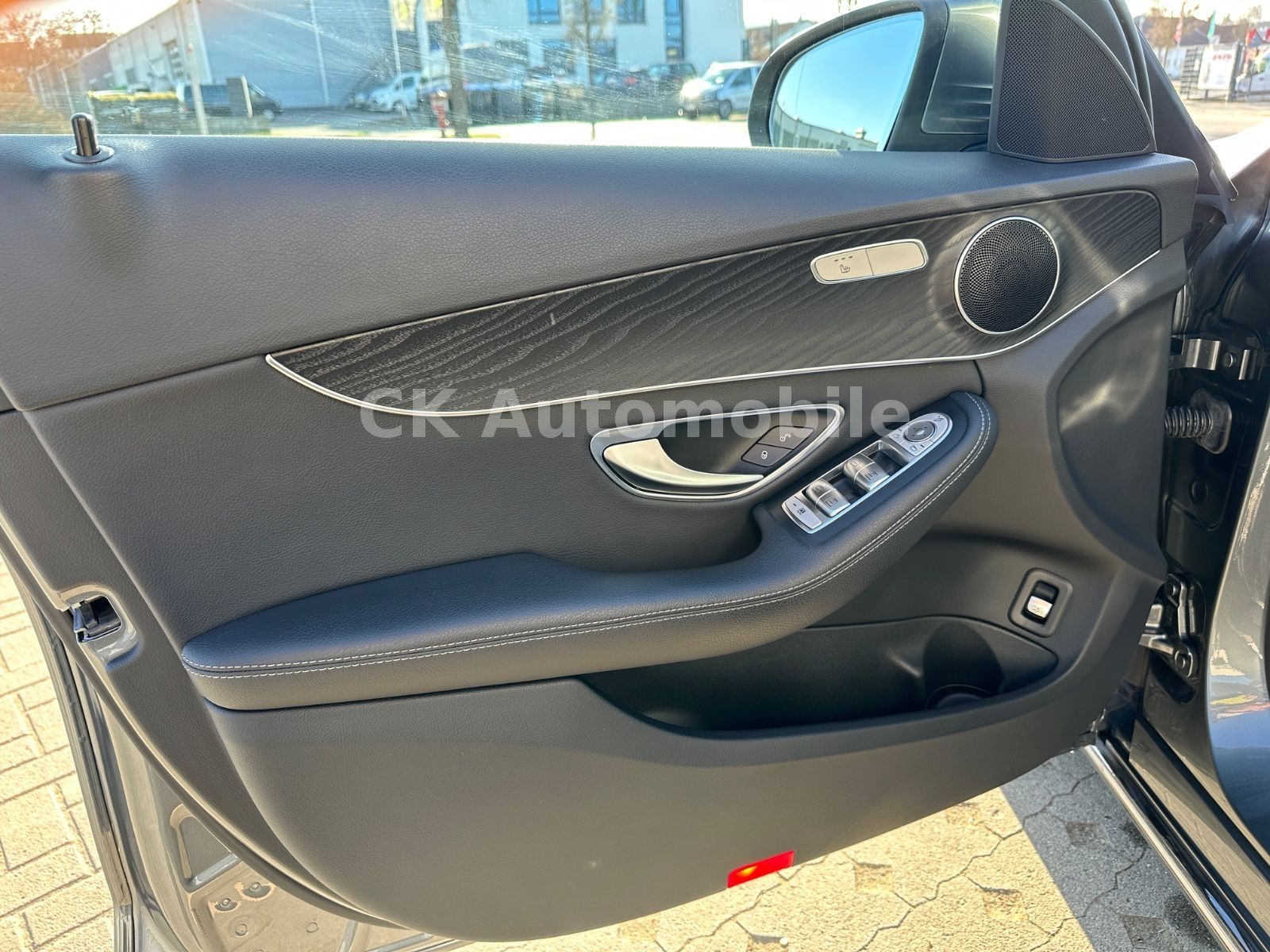 Fahrzeugabbildung Mercedes-Benz C 200 CGI Lim. Avantgarde Autom./Navi/LED/ILS