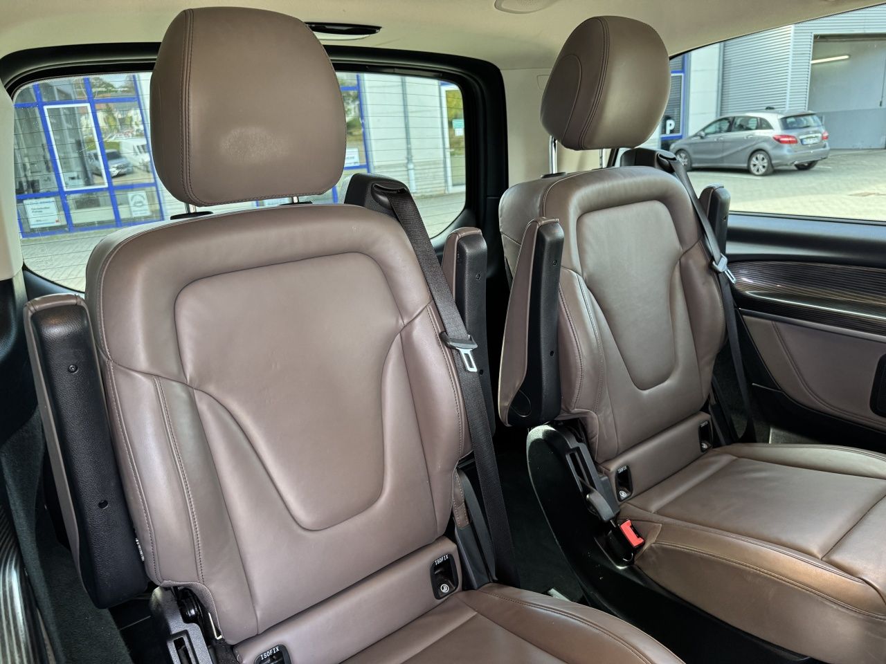 Fahrzeugabbildung Mercedes-Benz V 300d Avantgarde Ed. 4x4 Distronic*AHK*Standhzg