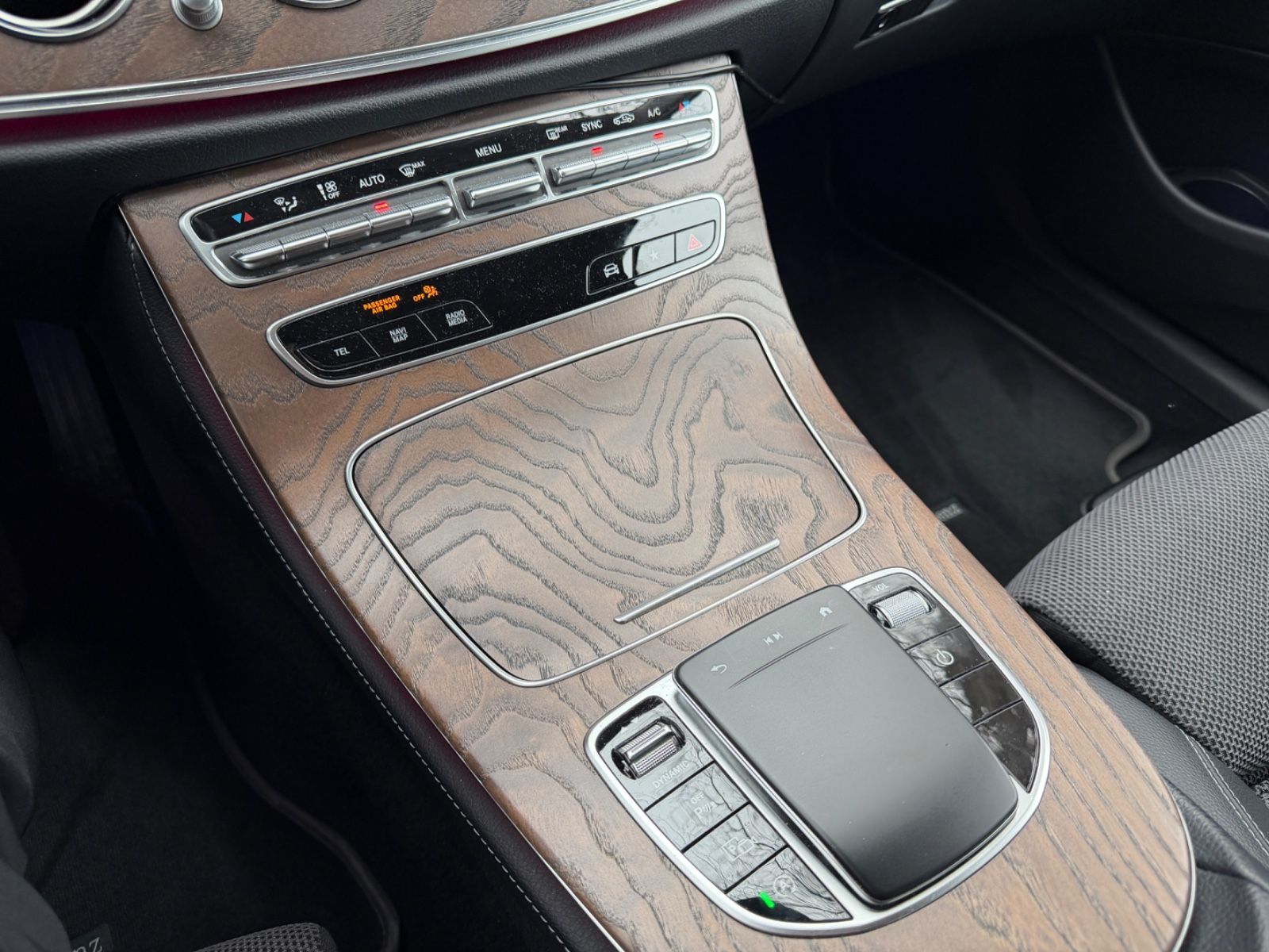 Fahrzeugabbildung Mercedes-Benz E 220d Night-Paket*JUNGE STERNE*KAMERA*LED*