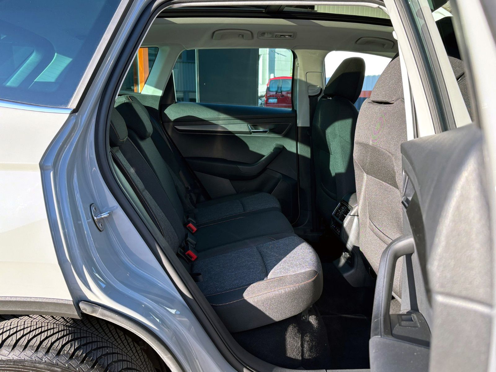 Fahrzeugabbildung SKODA Karoq 1.5TSI DSG Clever ACC KAM PANO CarPlay BT