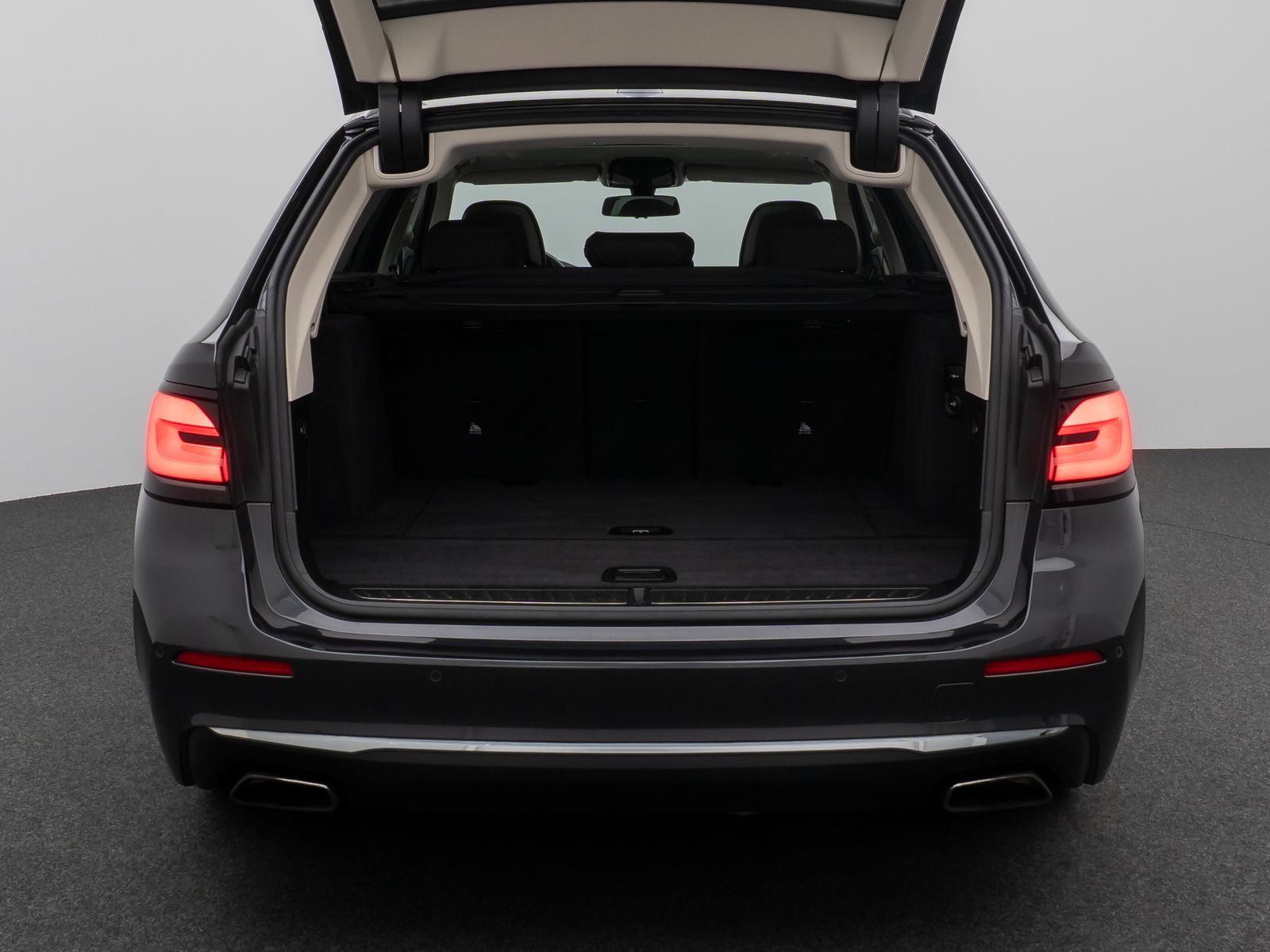 Fahrzeugabbildung BMW 530d xD Luxury Line Panorama HUD Individual 19Zl