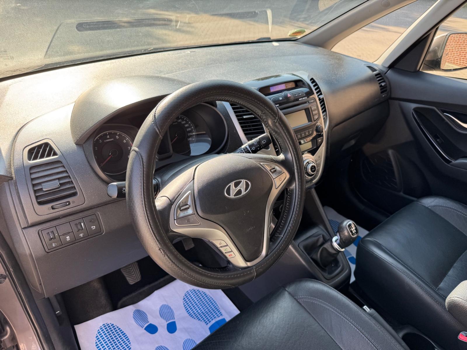 Hyundai ix20 2011 — photo 20