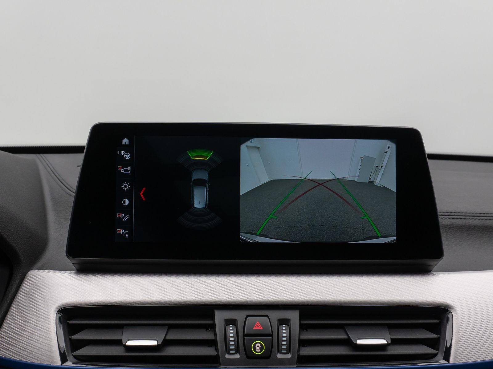 Fahrzeugabbildung BMW X1 xD25e M Sport Panorama Kamera HUD DAB HiFi