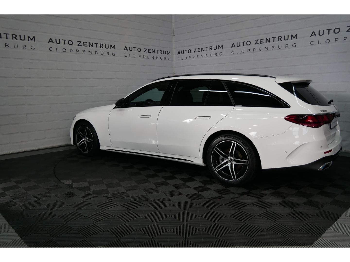 Mercedes-Benz E 200 T AMG Line Night+LED+Navi+Kamera+19'' imagem 3