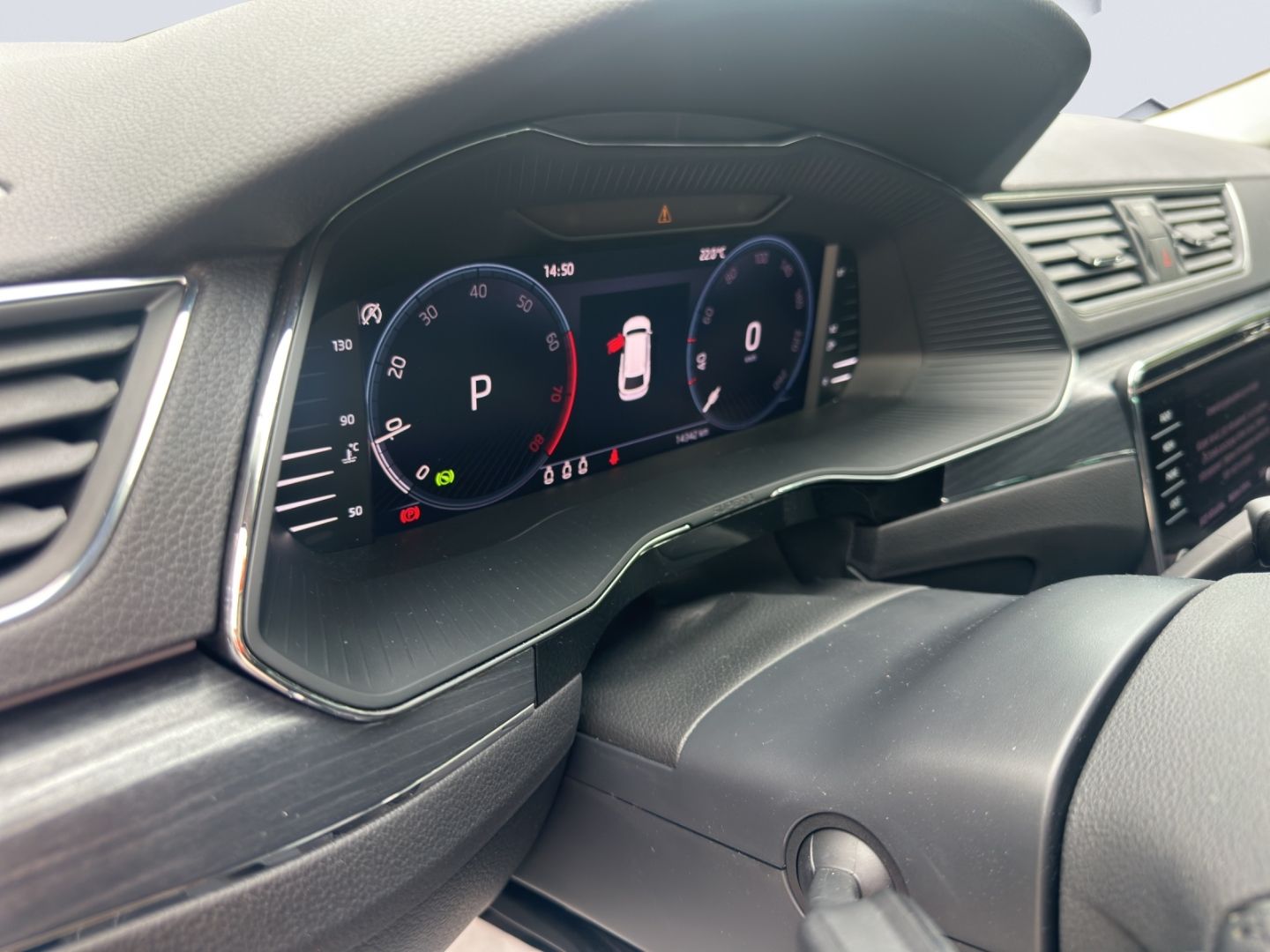 Superb Combi Style 1.5 TSI 110KW DSG AHZV FrontA