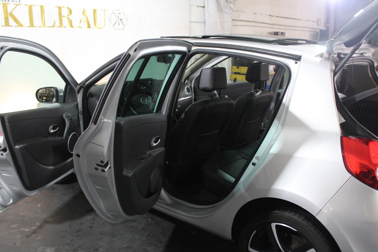 RENAULT Clio III Luxe Navi Tempomat Alufelgen Shz Teille