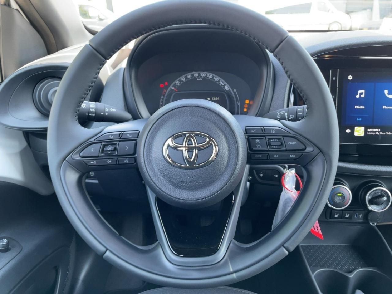 Fahrzeugabbildung Toyota Aygo X Business Edition M/T