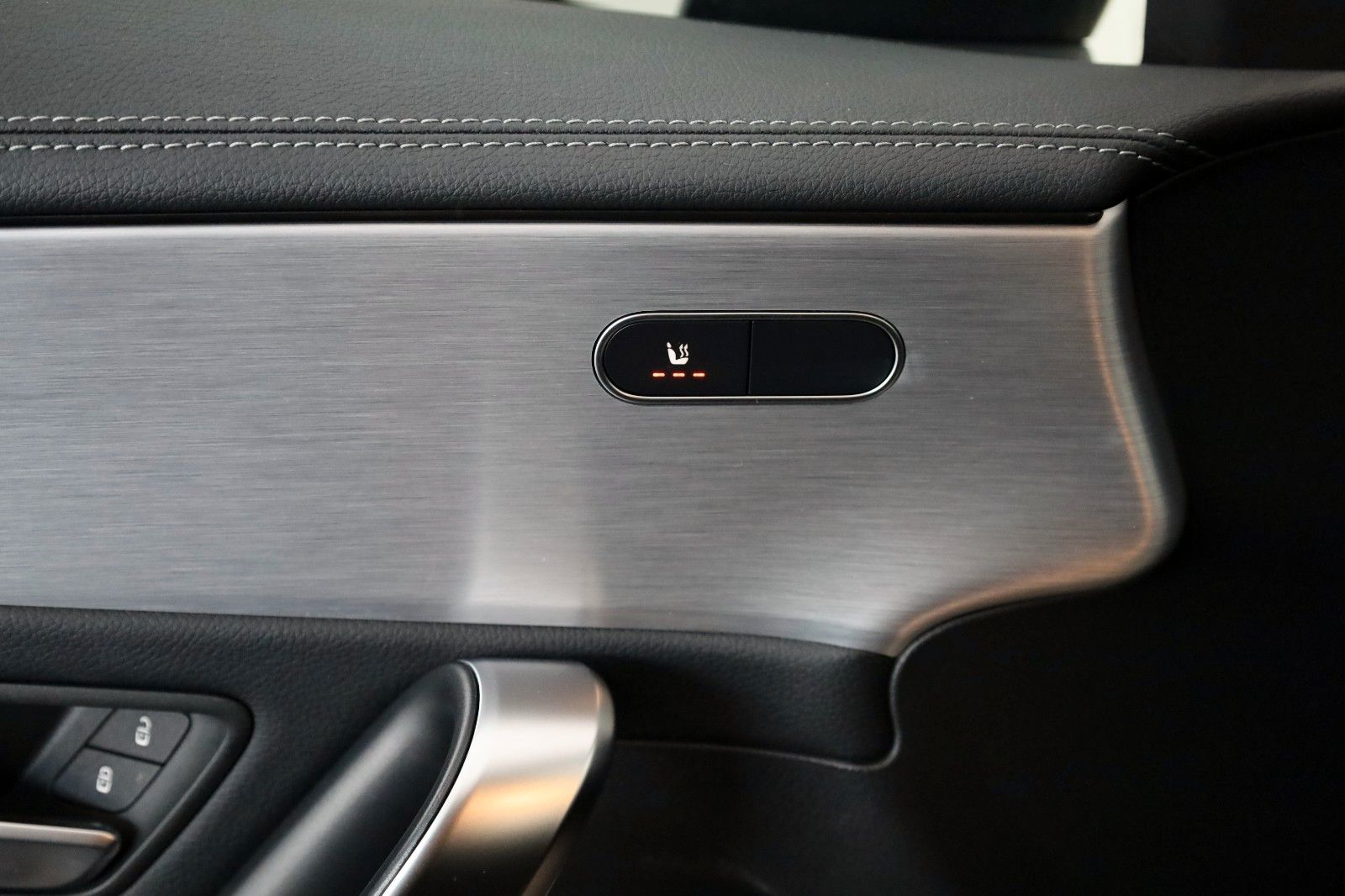 Fahrzeugabbildung Mercedes-Benz CLA 200d SB, T.Leder,Navi,Night-Paket,LED,SH +WR