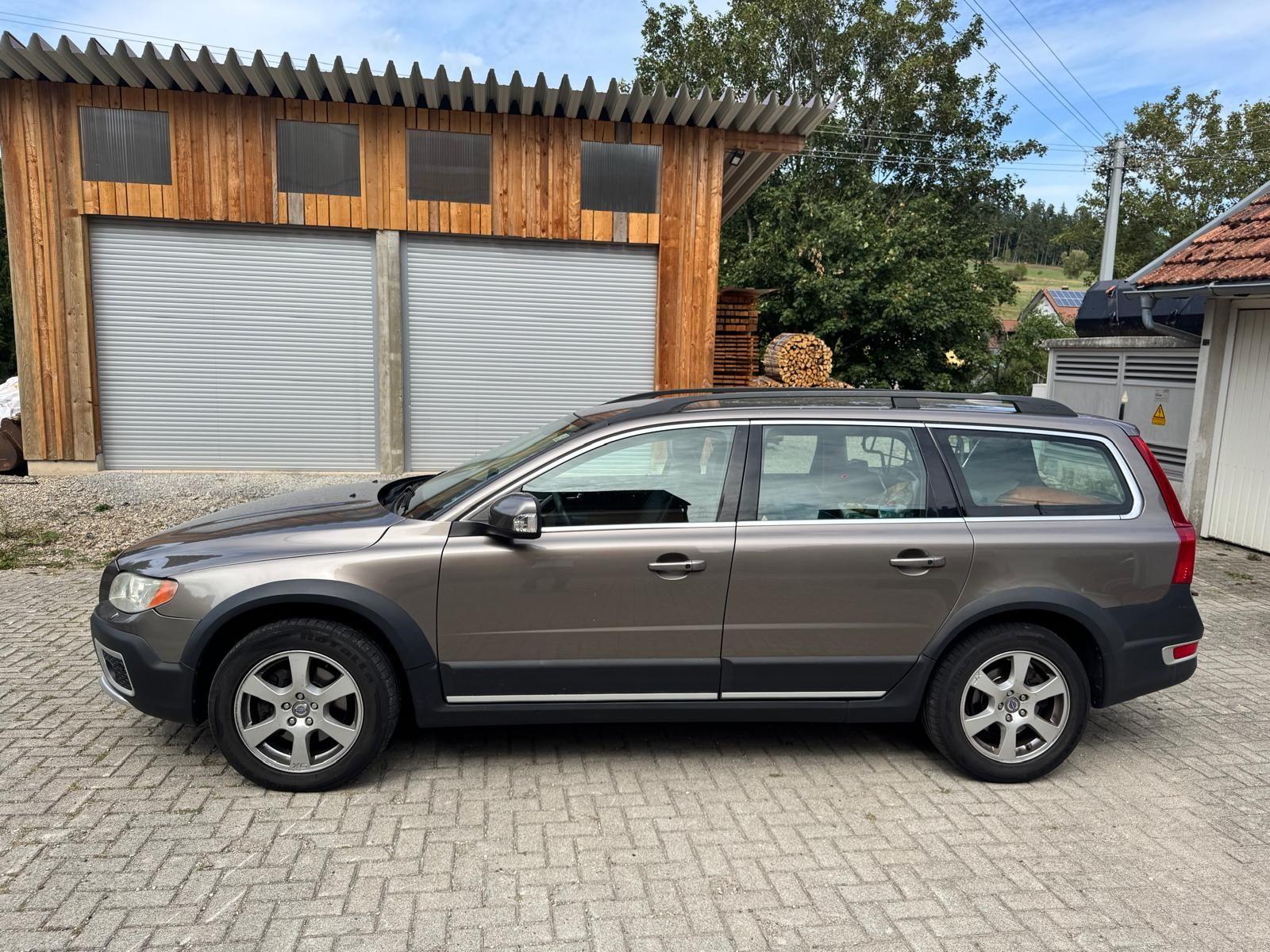Volvo XC70 2007 — rear view