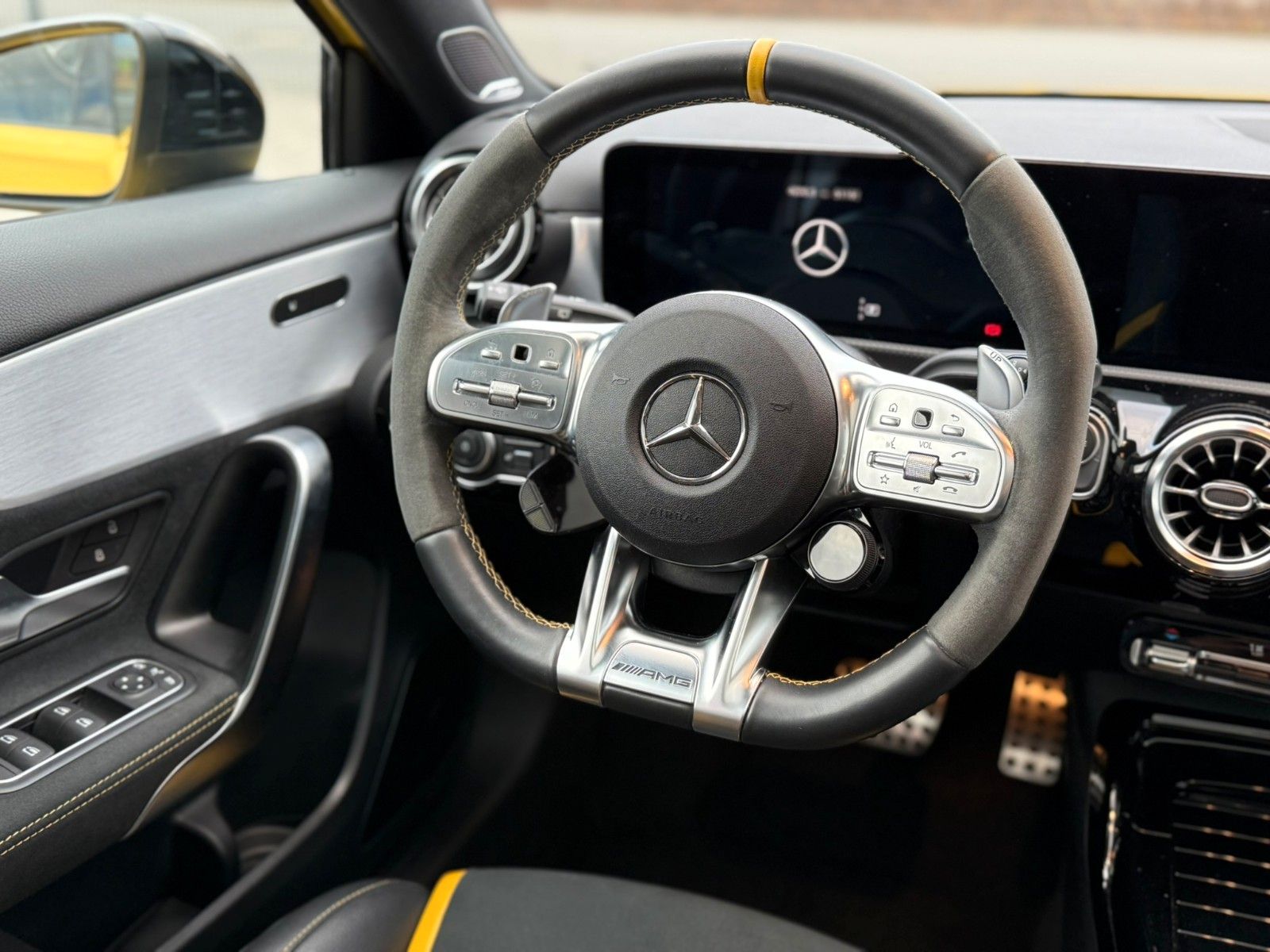 Fahrzeugabbildung Mercedes-Benz A 45 AMG Sonderausstattung: AMG Performance Sit