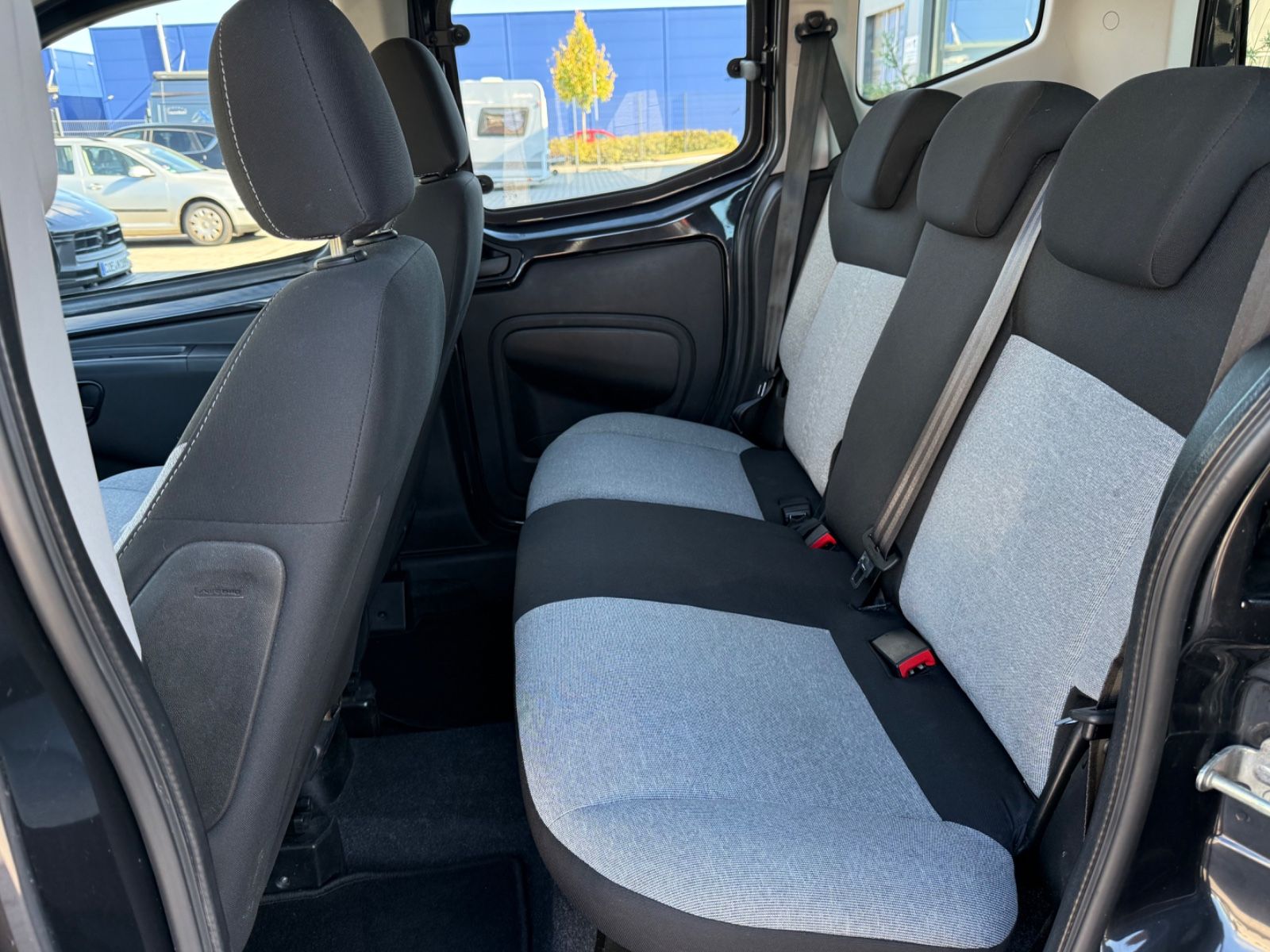 Fahrzeugabbildung Fiat Qubo Lounge KLIMAANLAGE SITZHEIZUNG PDC