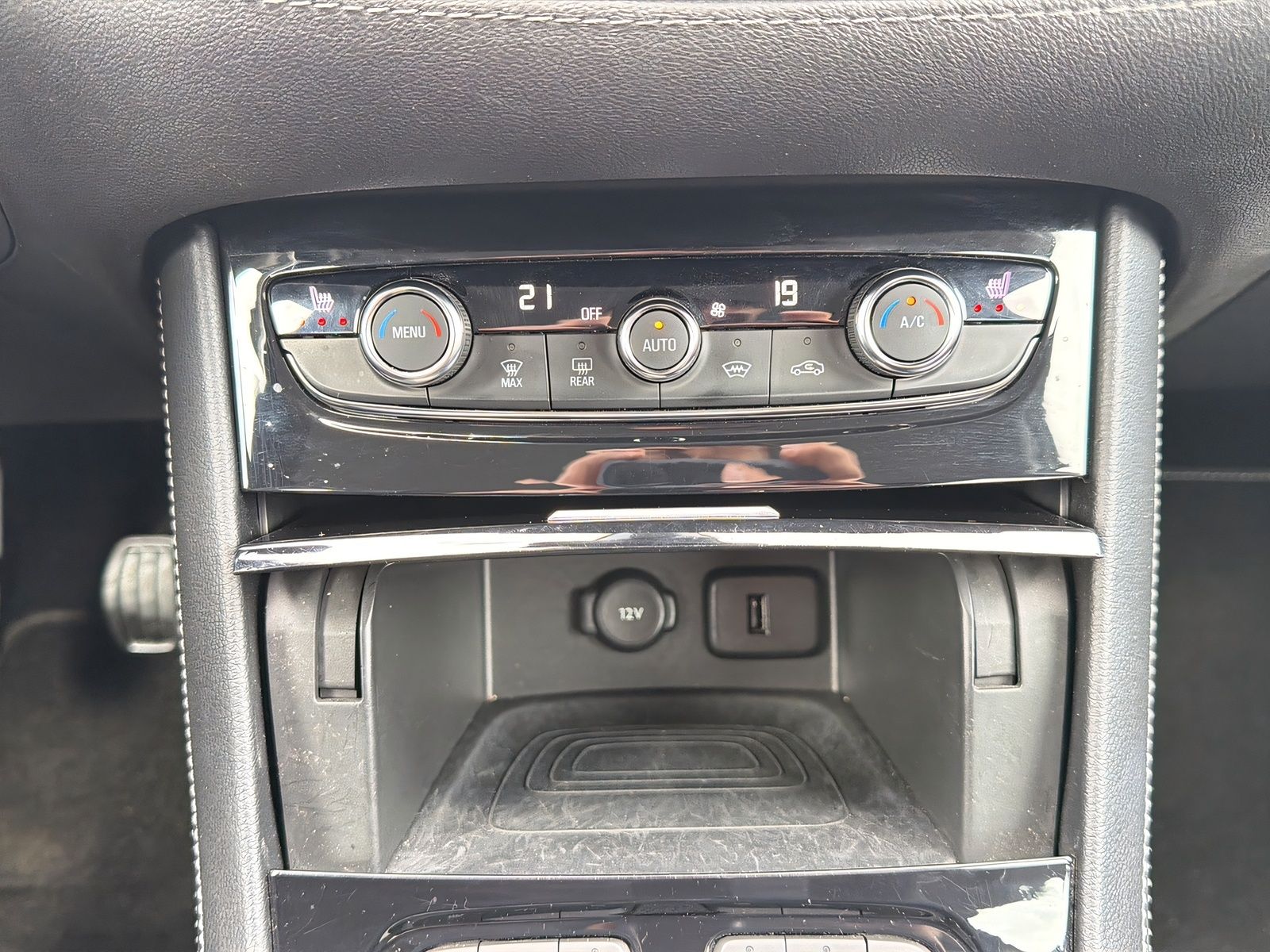 Fahrzeugabbildung Opel Grandland Edition SITZHEIZ. PDC 2 ZONEN KLIMAAUT