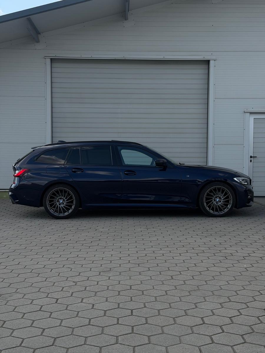 BMW 320 d M Sport Laser Pano HUD DrivingAssProf Hifi