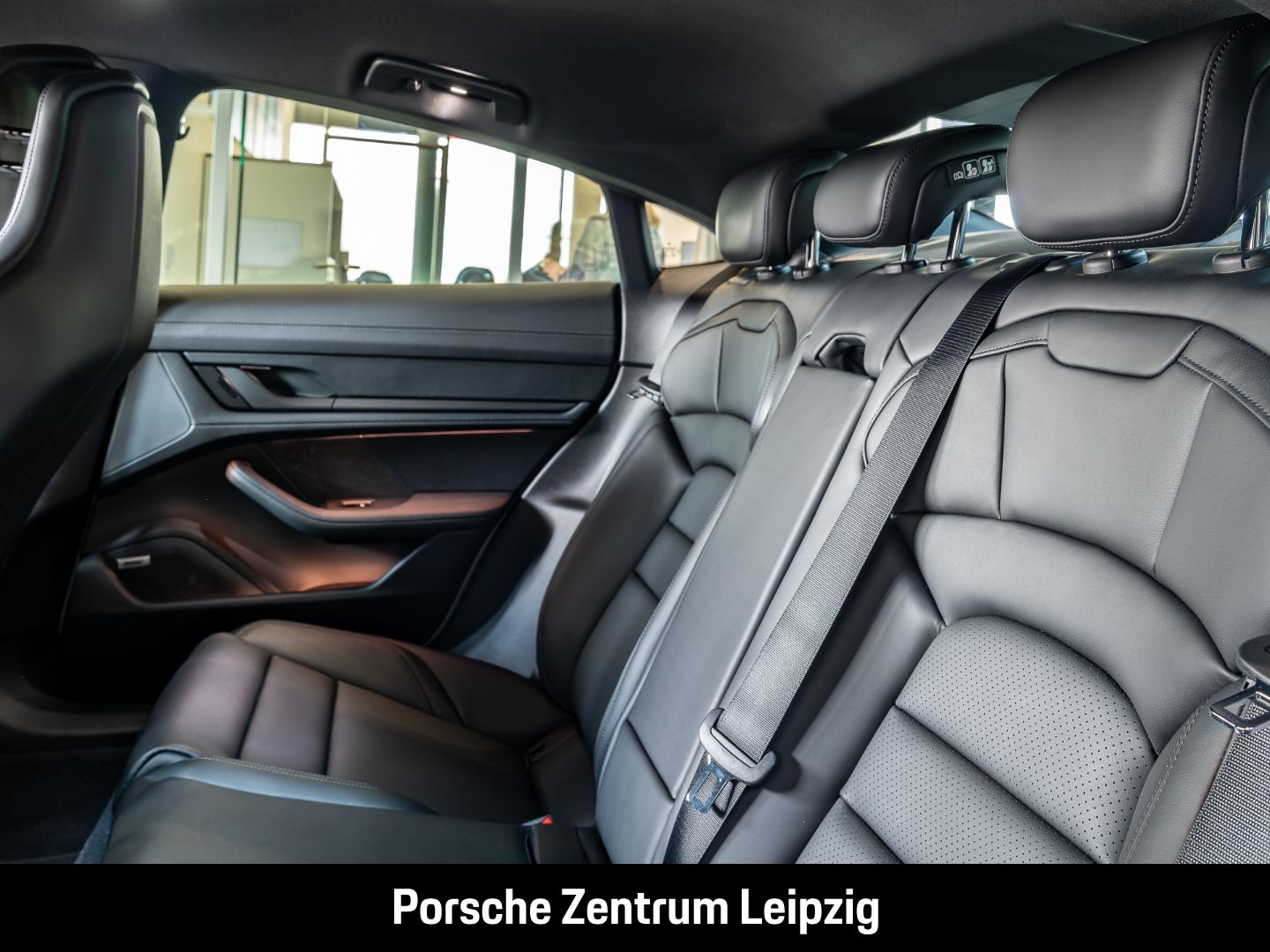 Porsche Taycan 4 Black Edition SportChrono InnoDrive Spo foto 18