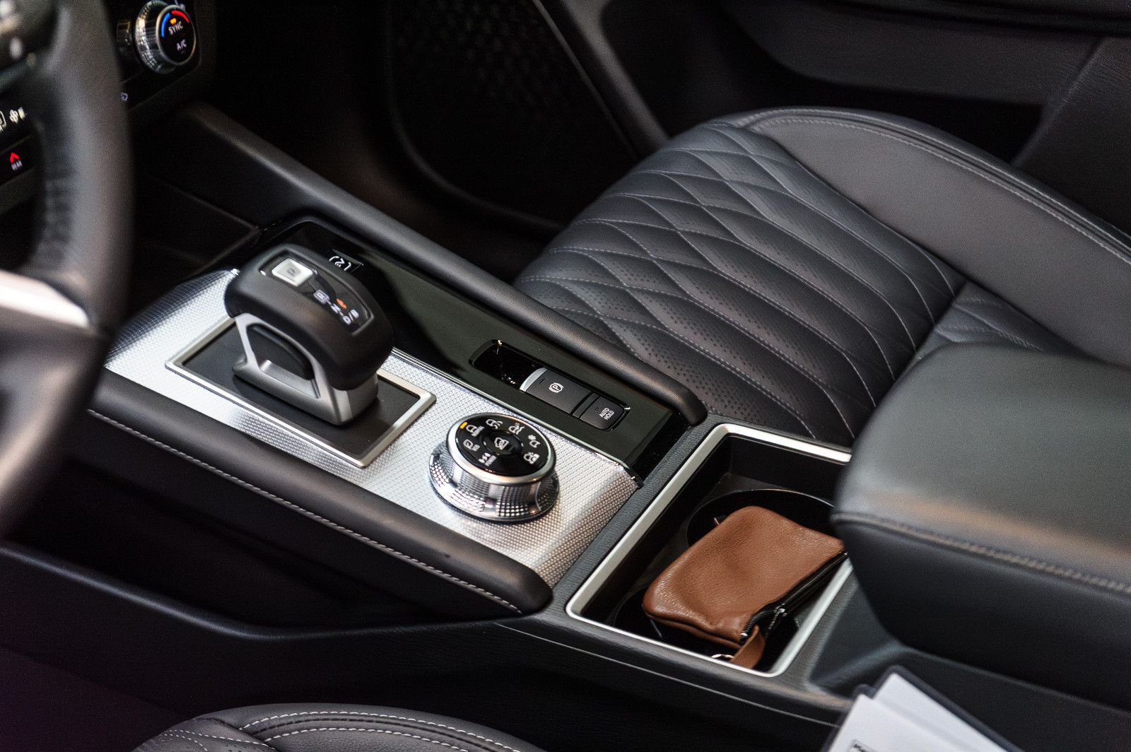 Fahrzeugabbildung Mitsubishi Outlander Top 4WD PHEV Leder LED 4xSHZ 360° HUD