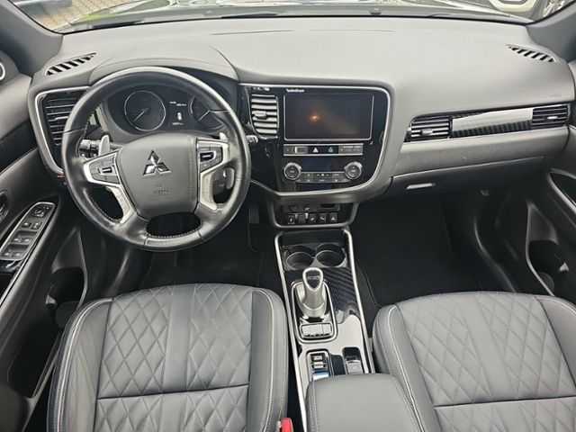 Fahrzeugabbildung Mitsubishi Outlander 2.4 PHEV 4WD PLUG-IN HYBRID KAMERA SHZ