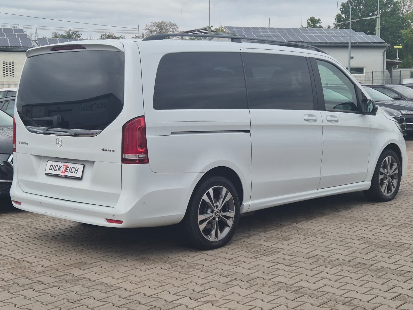 Fahrzeugabbildung Mercedes-Benz V 300 d 4MATIC lang AMG PANO*Mittelkonsole*AHK