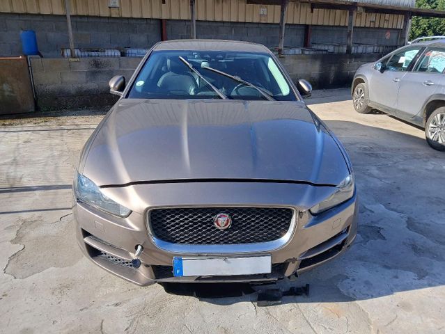 Jaguar XE 2.0D 180 PRESTIGE