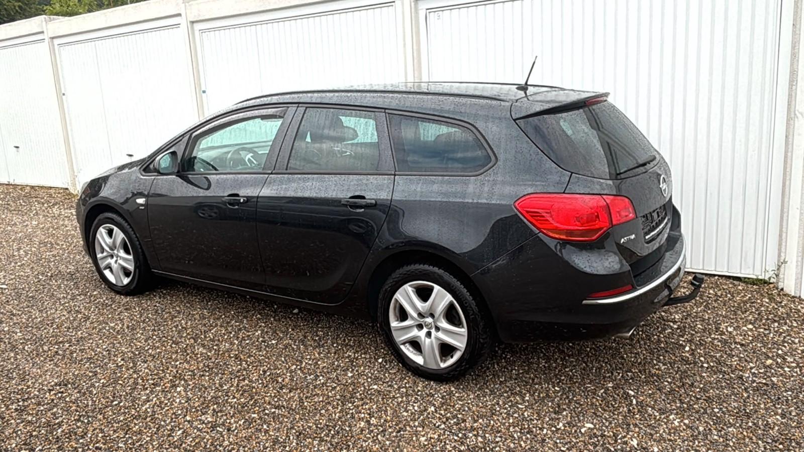 Opel Astra 2014 — photo 5