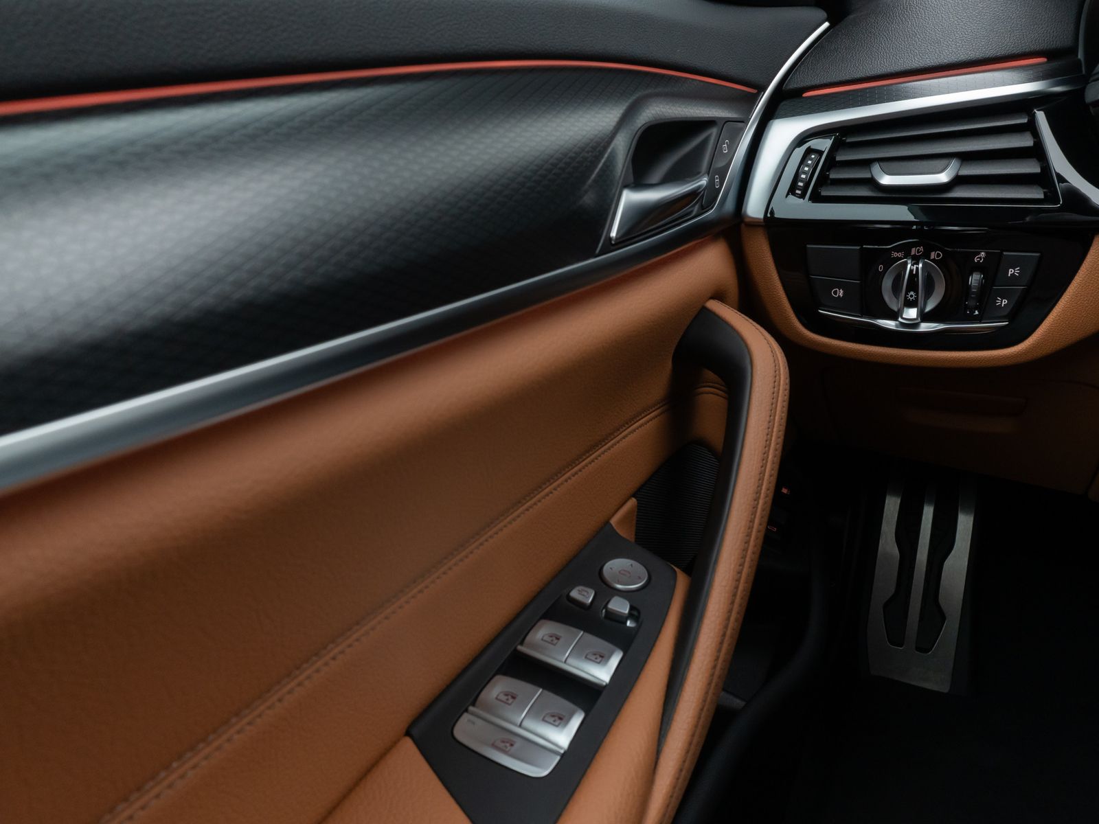 Fahrzeugabbildung BMW 530e M Sport Kamera Laser HUD DAB HiFi Komfort