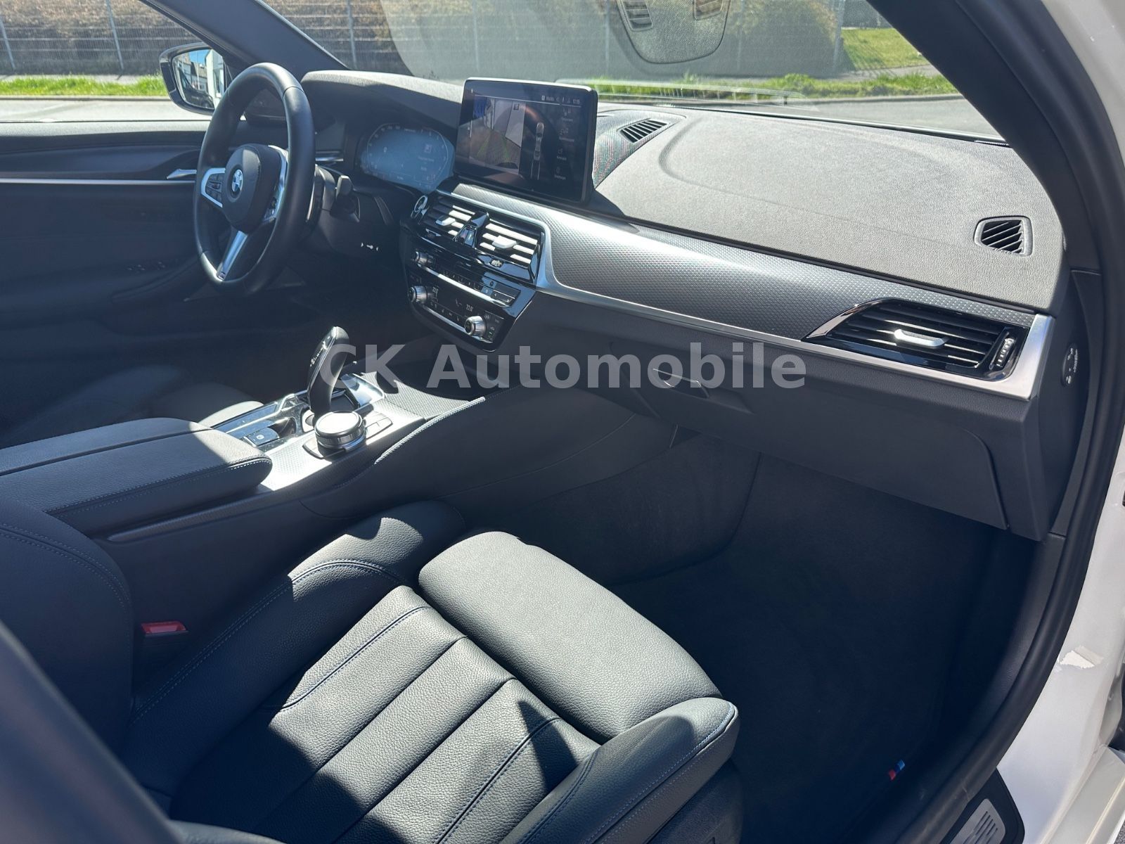 Fahrzeugabbildung BMW M550i xDrive Lim./Shadow-Line/Navi/Leder/LED/Kam