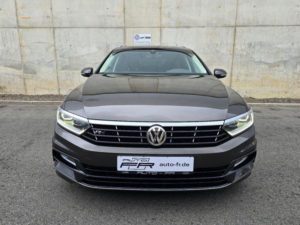 VW Passat Variant R-Line 2.0TDI 150PS DSG Pano DAB VW Passat Variant R-Line 2.0TDI 150PS DSG Pano DAB