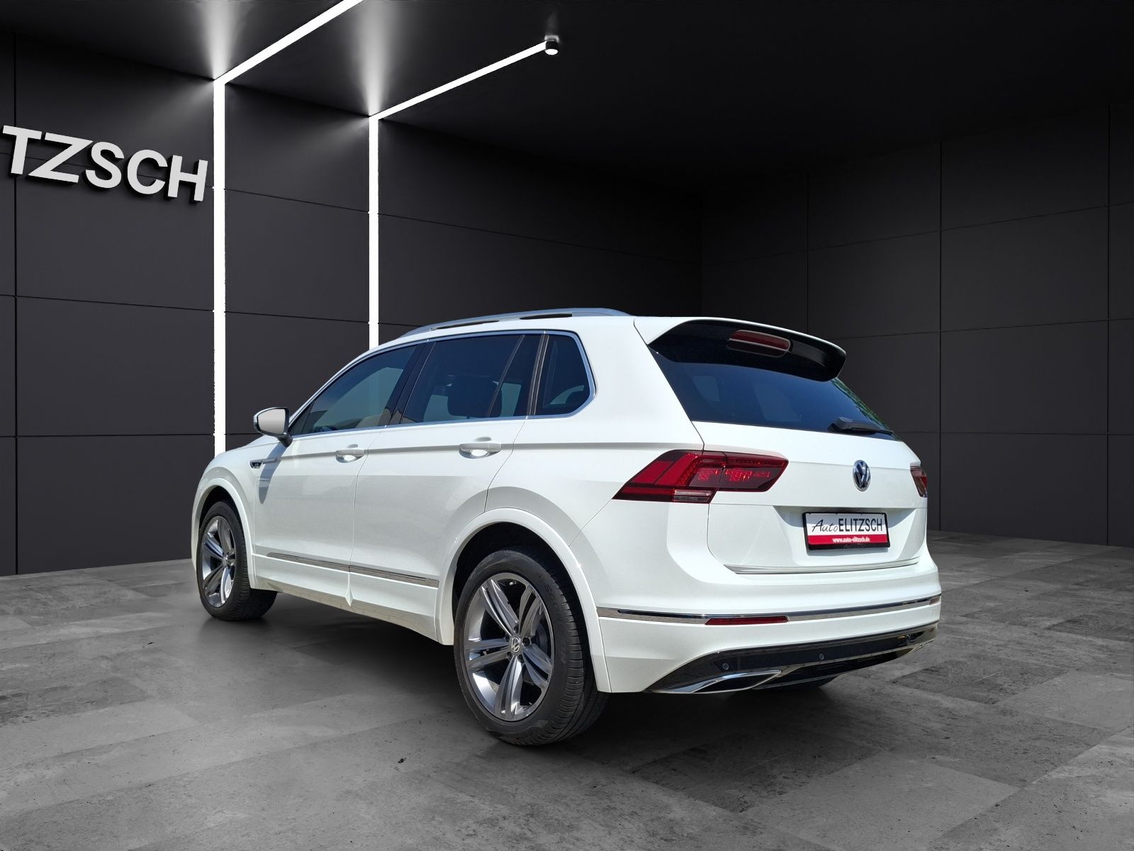 Fahrzeugabbildung Volkswagen Tiguan TSI R-Line DSG 4M LED AHK Navi Pano HUD A
