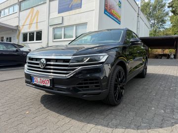 Volkswagen Touareg - 1