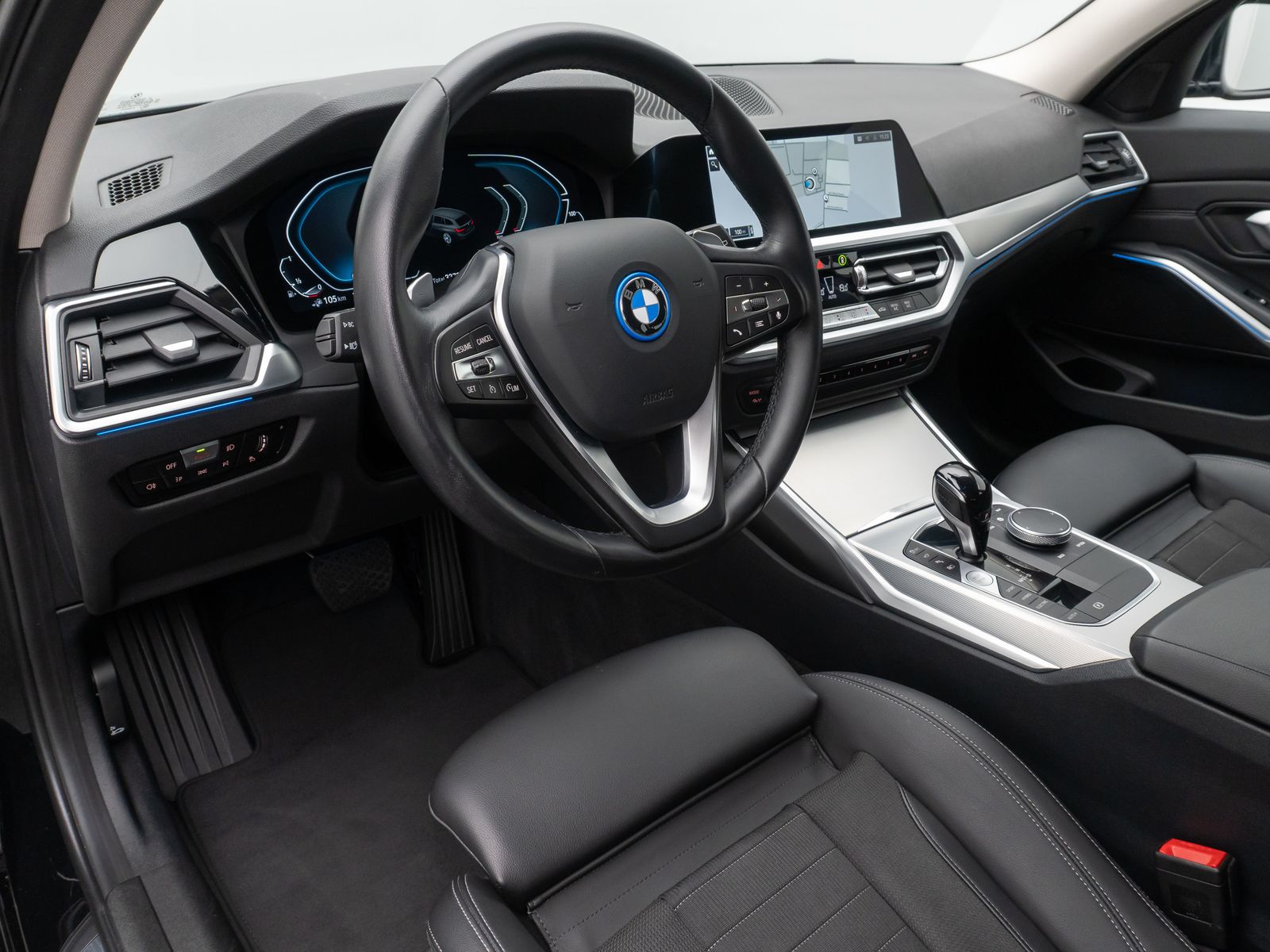 Fahrzeugabbildung BMW 330e Sport Line 360°Alarm HUD DAB HiFi Fernlicht