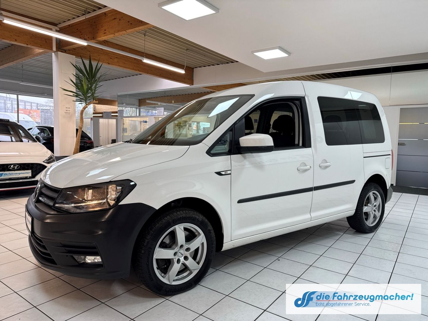 Fahrzeugabbildung Volkswagen Caddy Trendline BMT Navi SHZ Notbremsass. Temp P