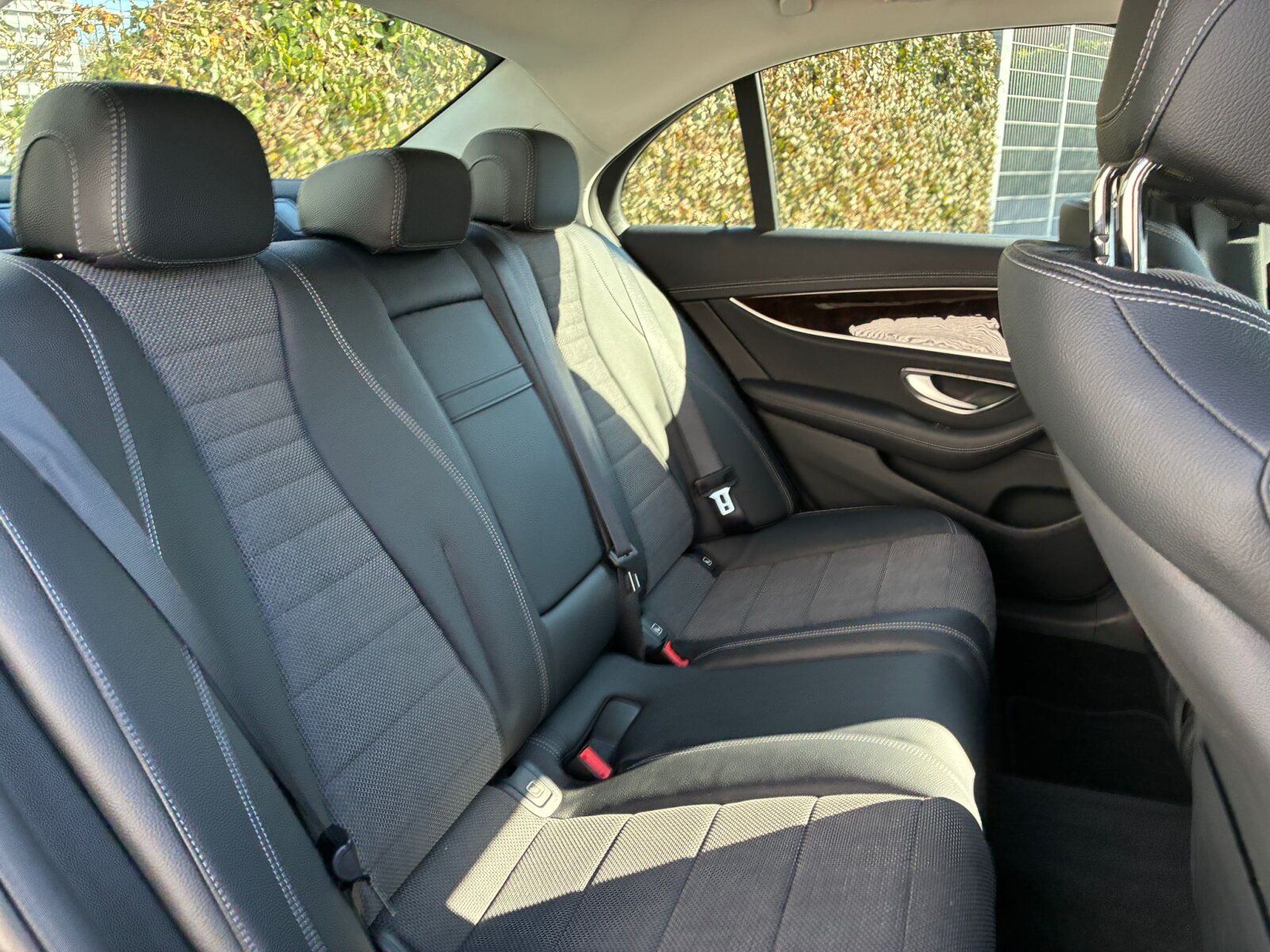 Mercedes-Benz E 220d Exclusive MBUX/Widescreen/LED/RFK/Ambient foto 24