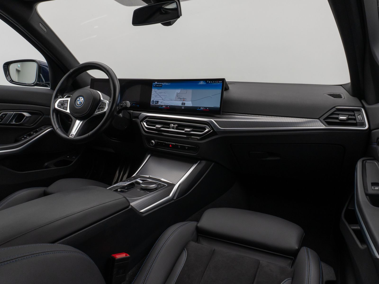 Fahrzeugabbildung BMW 320e M Sport DAB Widscreen PDC Individual 18Zoll