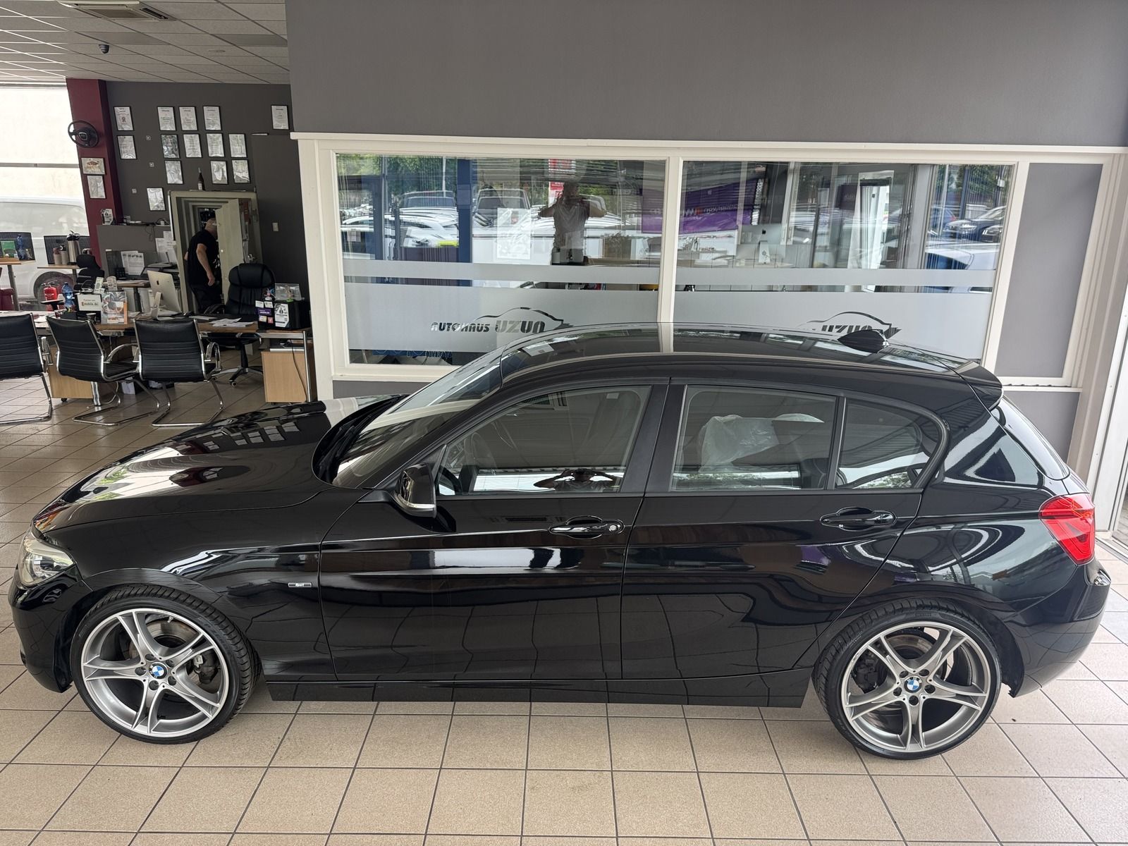 BMW 118 d xDrive Sport LED SHZ PDC 8fach Navi 2.Hand