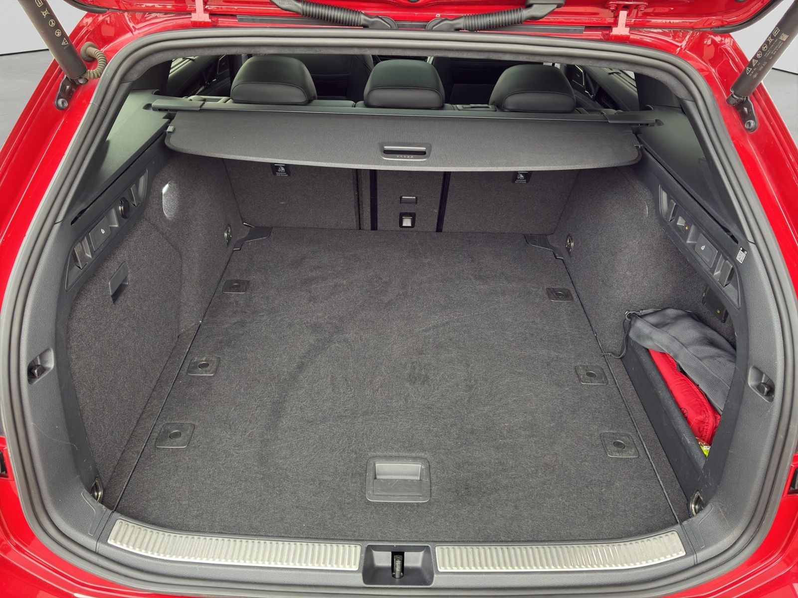Passat 2.0 TDI R-LINE *AHK*STDHZG*PANO*H&K*